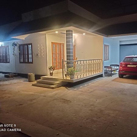 Appartement Fab House à Thekkady Extérieur photo