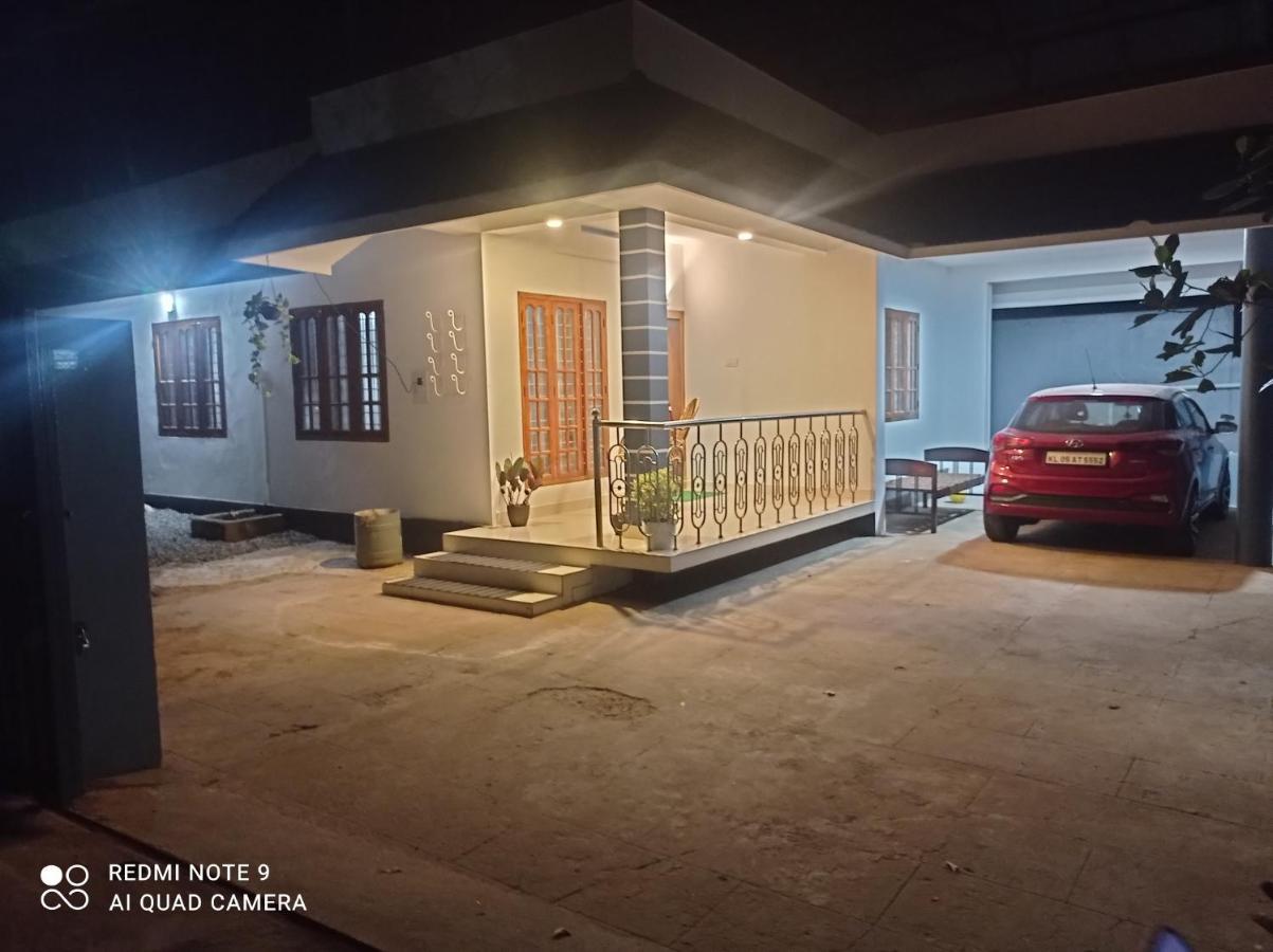 Appartement Fab House à Thekkady Extérieur photo